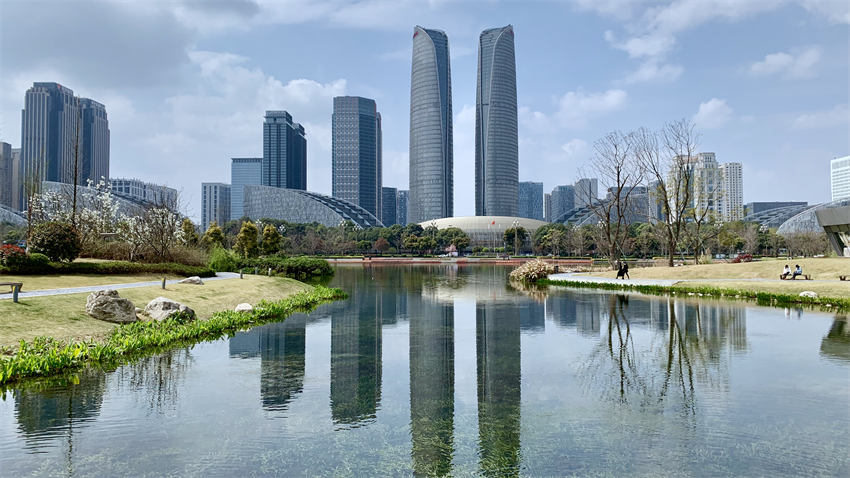 水清見底的成都交子公園