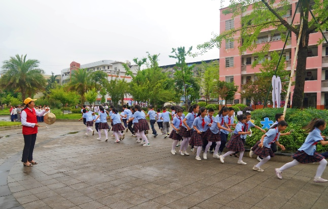 “六一”兒童節大手拉小手 地災科普進校園