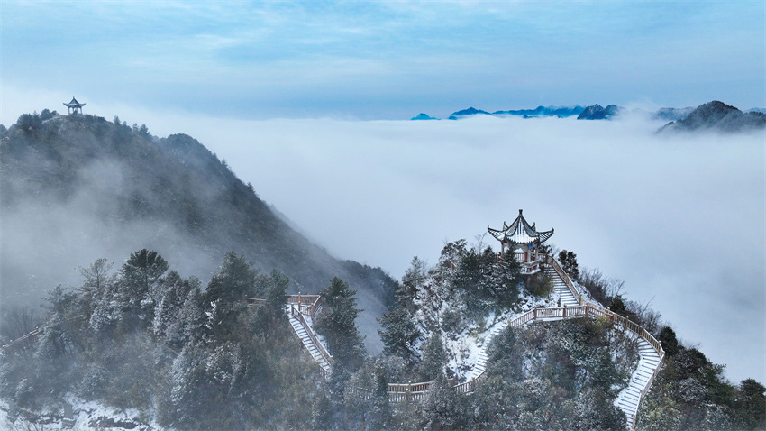 云橫雪嶺家國(guó)在。石仲攝