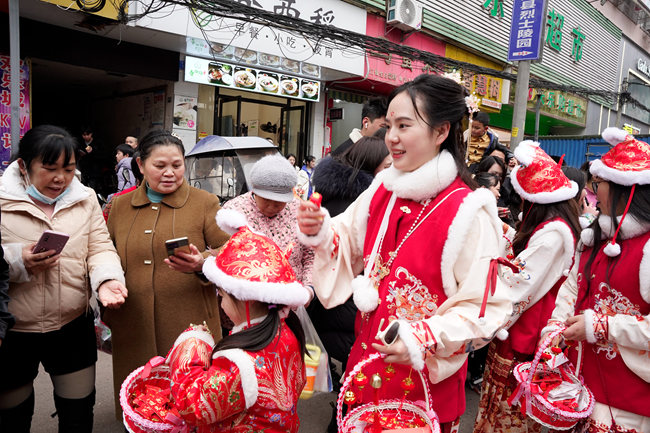 遂寧市蓬溪縣蓬南鎮第二屆新春民俗大巡游活動。聶艷萍攝