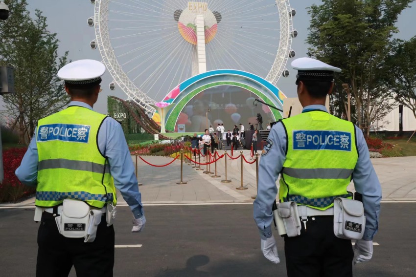 民警正在執(zhí)行成都世園會安保工作。成都公安供圖