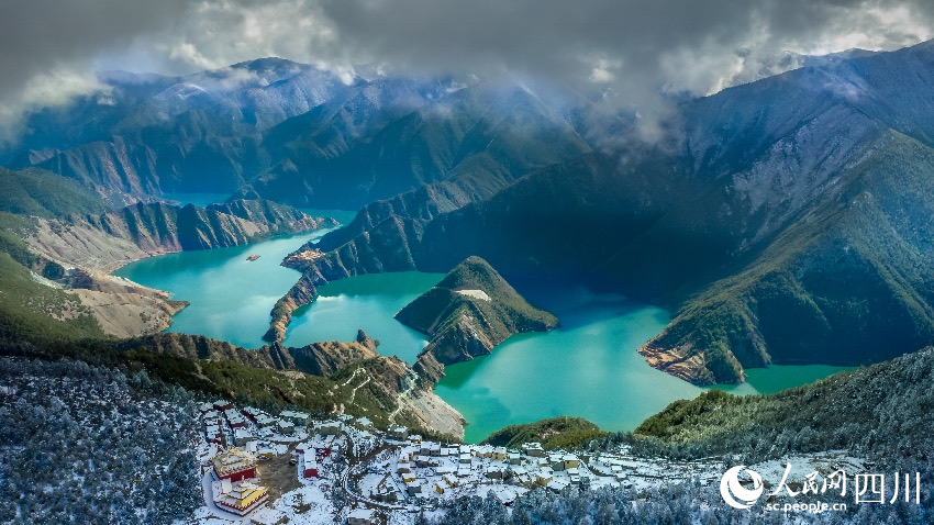 天龍湖雪景。王惟攝