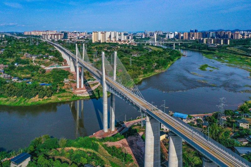 渝昆高鐵沱江特大橋。瀘州日報社記者 牟科攝