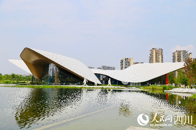 位于天府藝術(shù)公園的天府美術(shù)館。人民網(wǎng)記者 朱虹攝