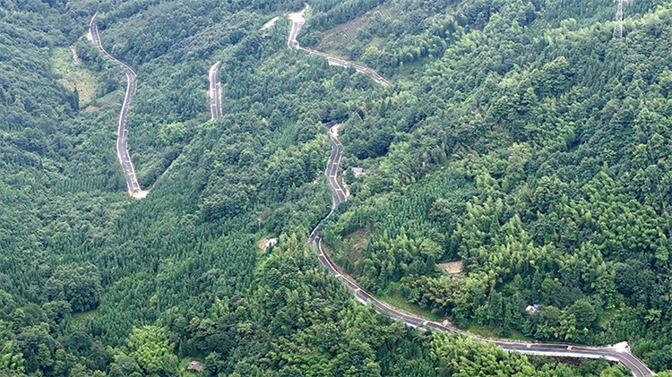 龍門之巔1號(hào)公路綿竹段。綿竹市交通局供圖