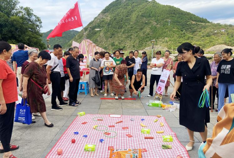 套圈游戲。張敏供圖